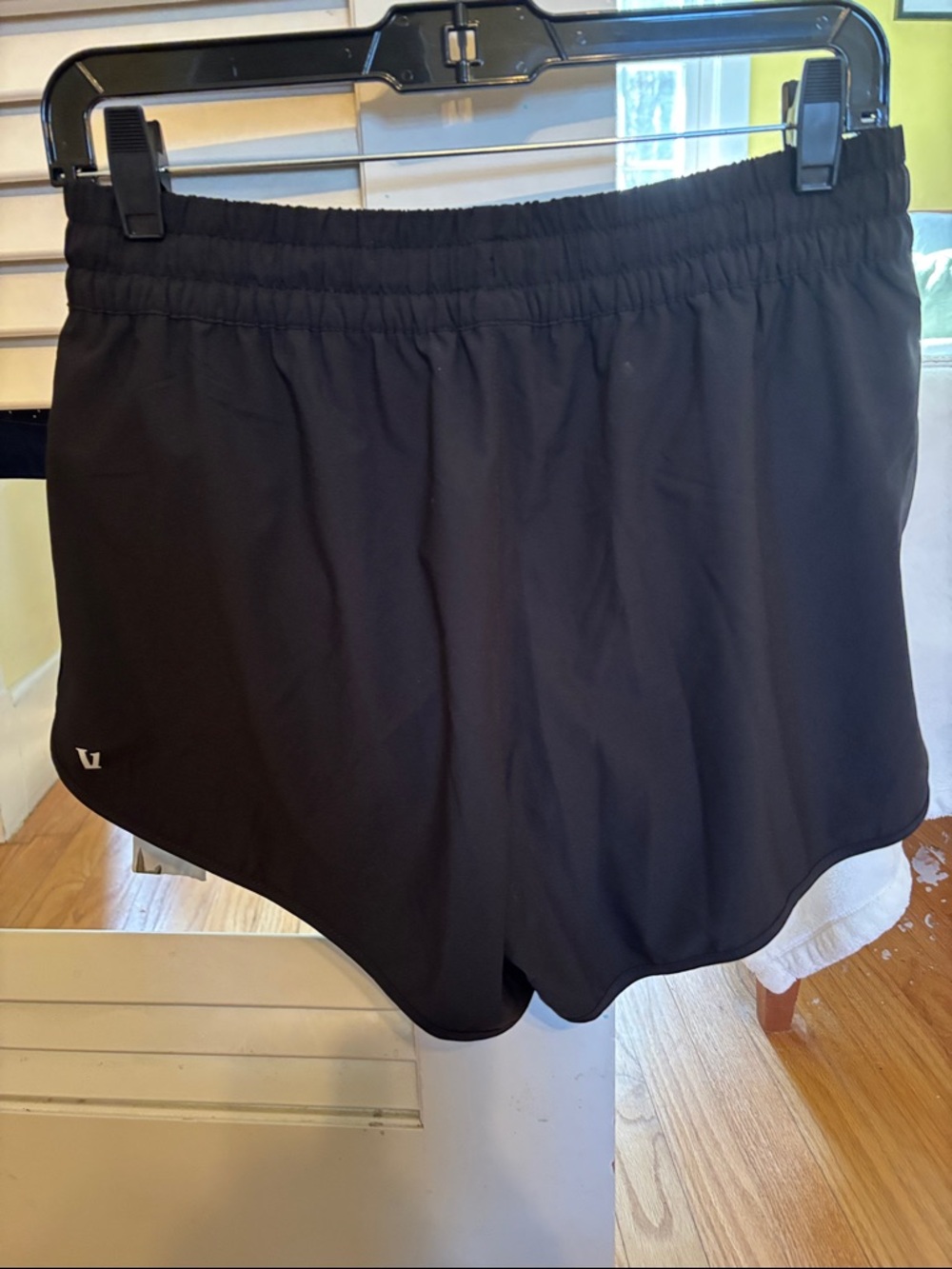 Vuori Clementine 2.0 running shorts - black, medium. 4 inch inseam - Picture 2 of 5